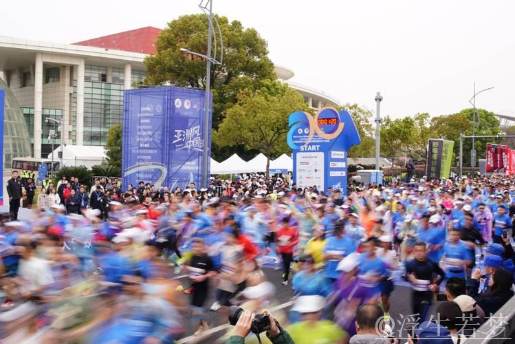 2025嘉兴马拉松鸣枪起跑暨第20届亚洲马拉松锦标赛开启 2025嘉兴马拉松鸣枪起跑暨第20届亚洲马拉松锦标赛开启